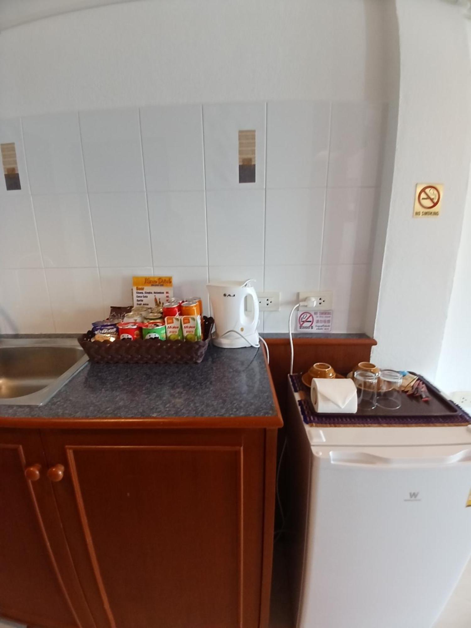 Aksarai Hotel パトン エクステリア 写真
